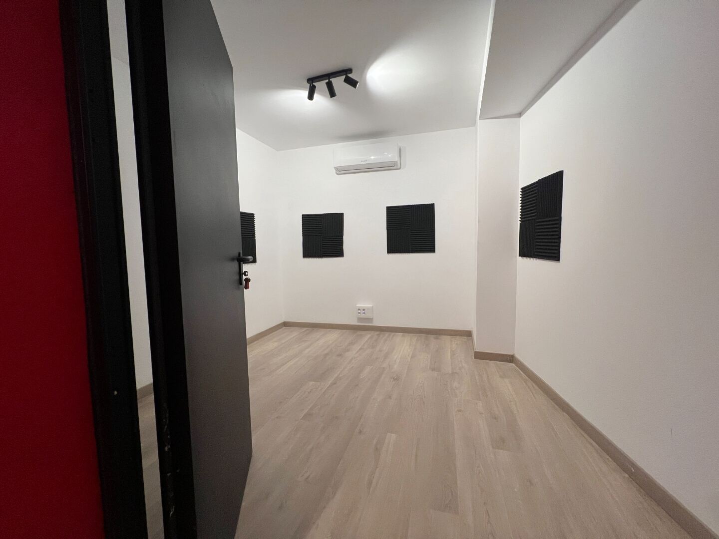 Estudio vacío listo para personalizar